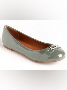 Marc by Marc Jacobs Light Gray Patent Ballet Flat with Toe Buckle